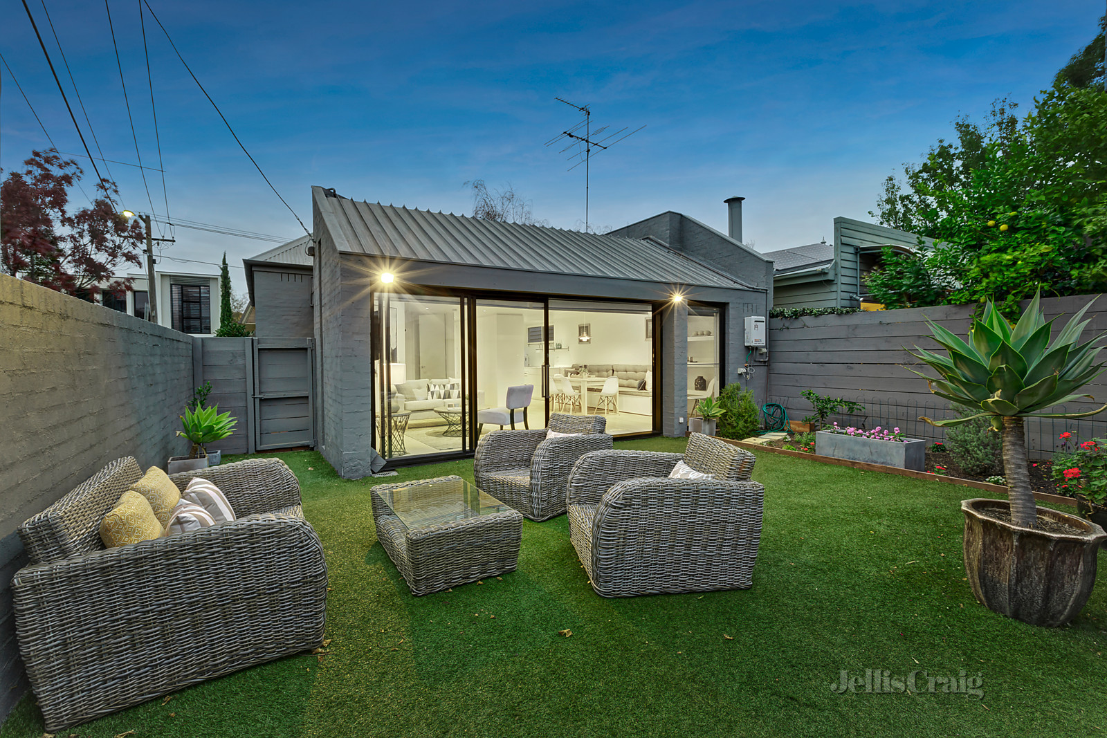 1 Caroline Street South, South Yarra
- Print Image 1