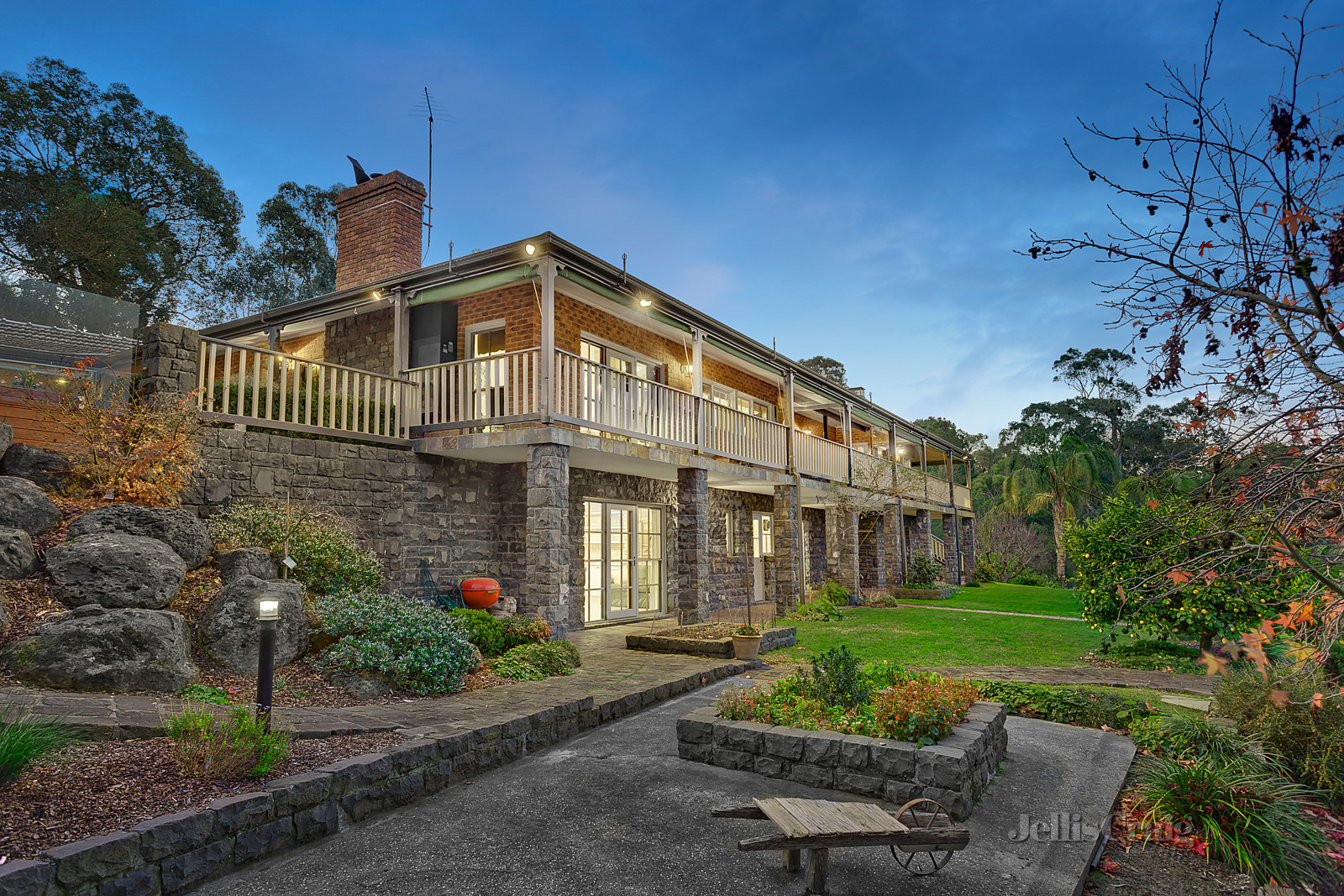 10 Davis Road West, Wonga Park
- Print Image 1