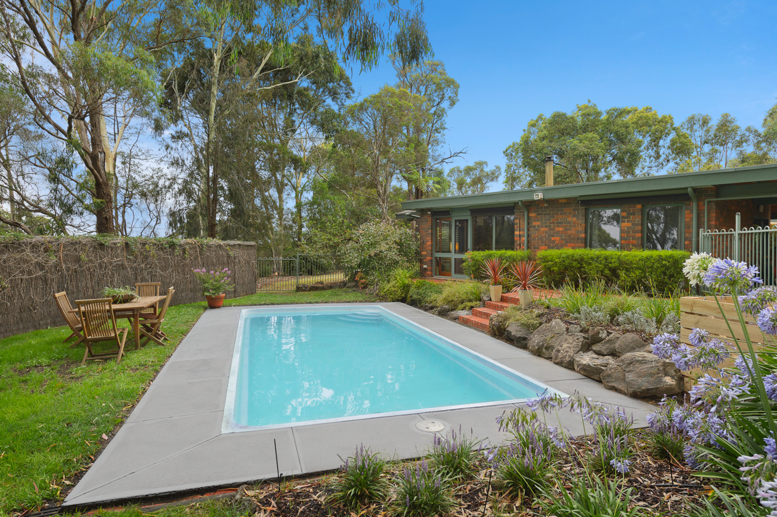 10 Falconer Road, Park Orchards
- Print Image 1