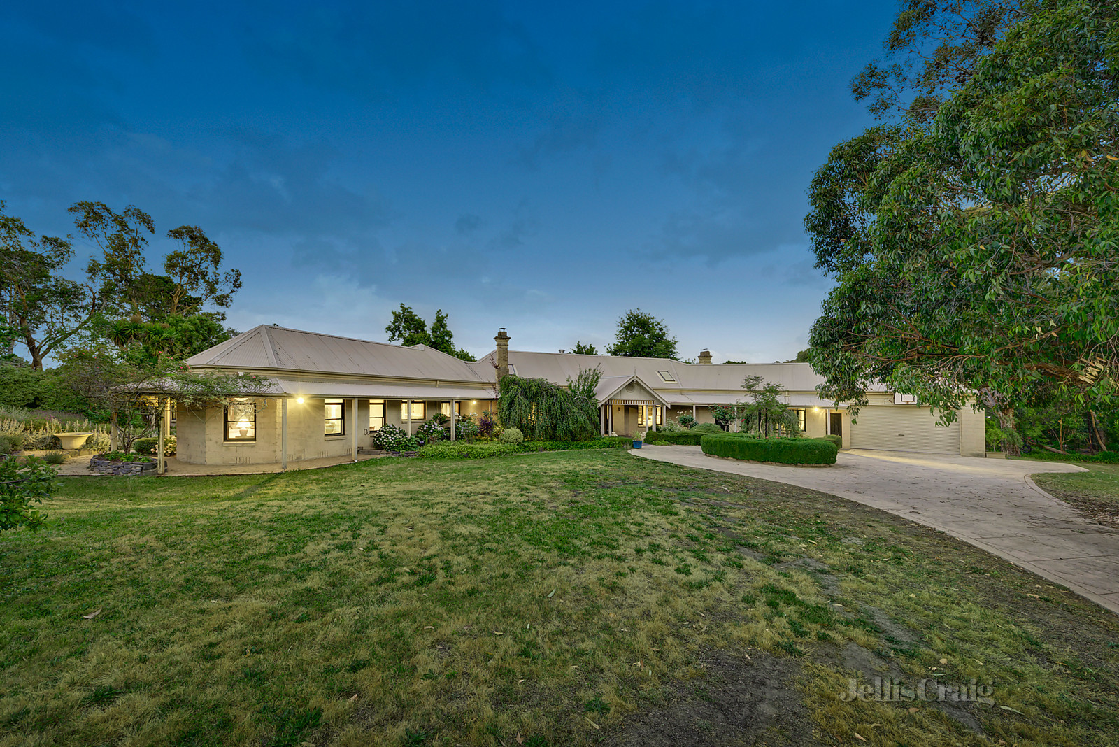 126-132 Knees Road, Park Orchards - Image 1
