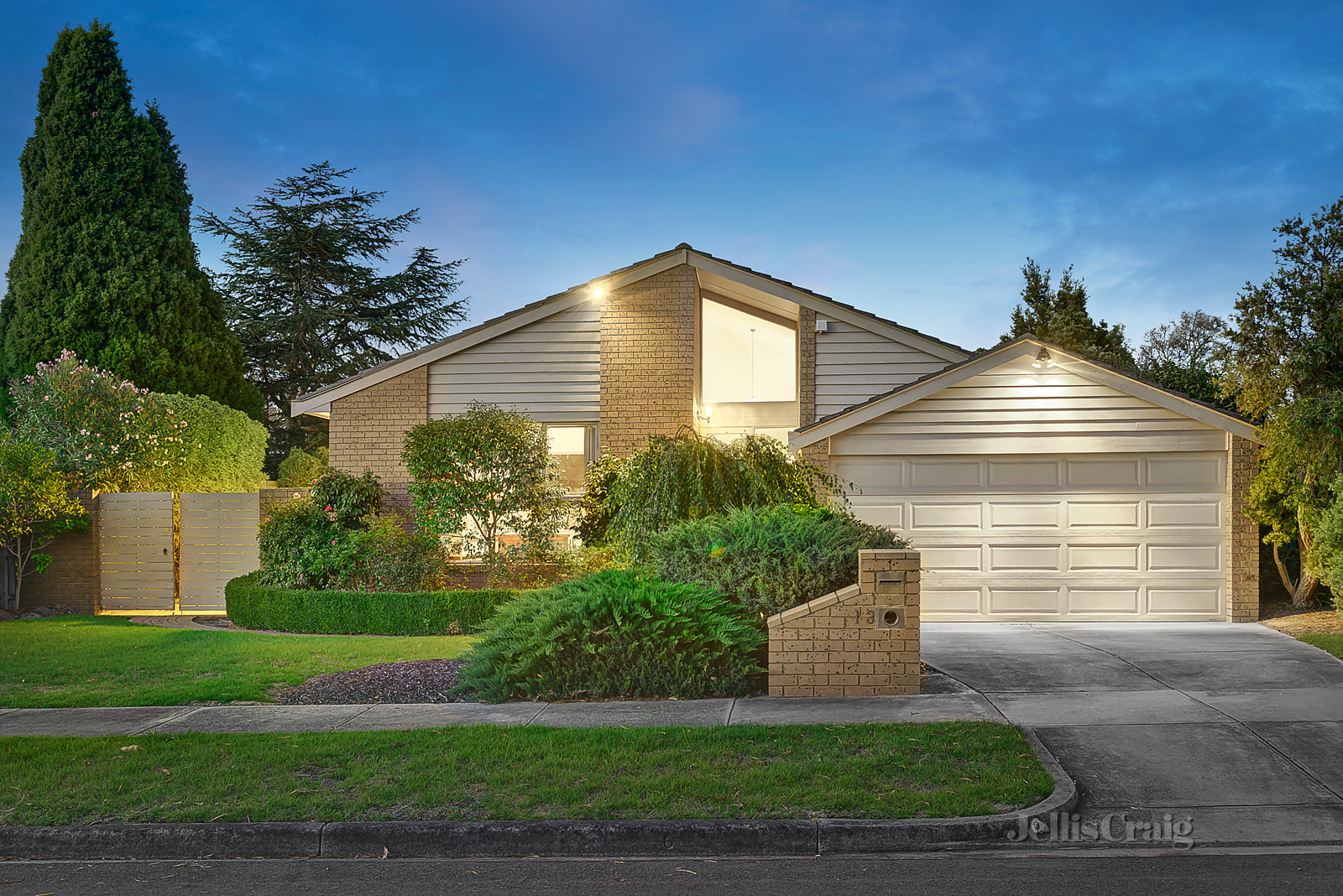 13 Inglewood Close, Doncaster East - Print Image 1