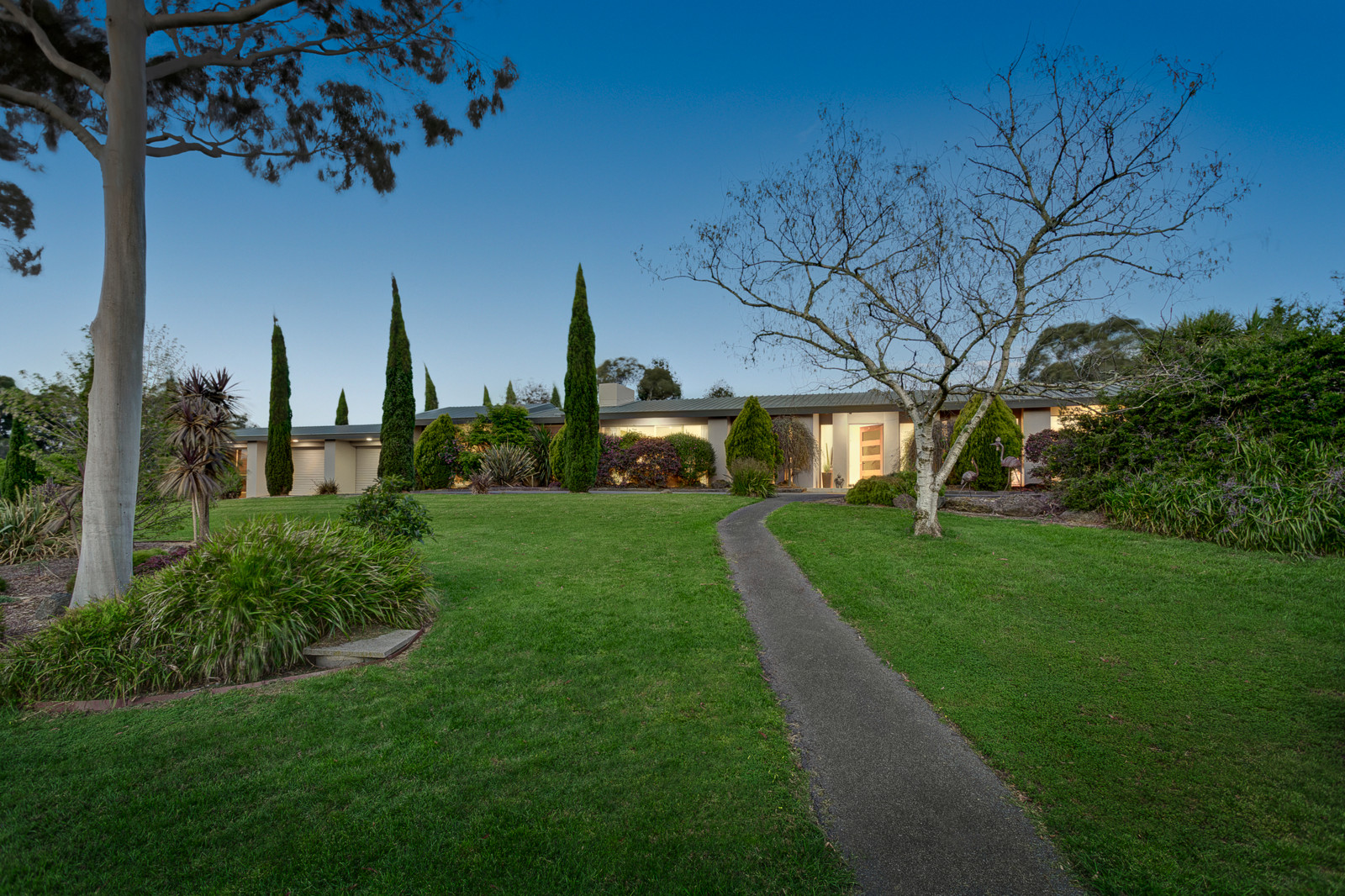 16 White Lodge Court, Donvale - Print Image 1