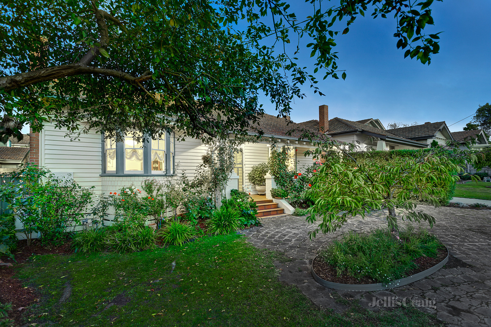 33 Ross Street, Surrey Hills
- Print Image 1