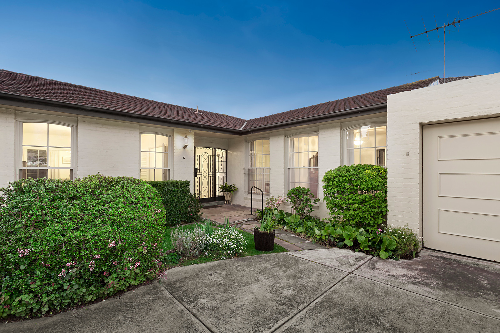6/2 Kooyongkoot Road, Hawthorn
- Print Image 1