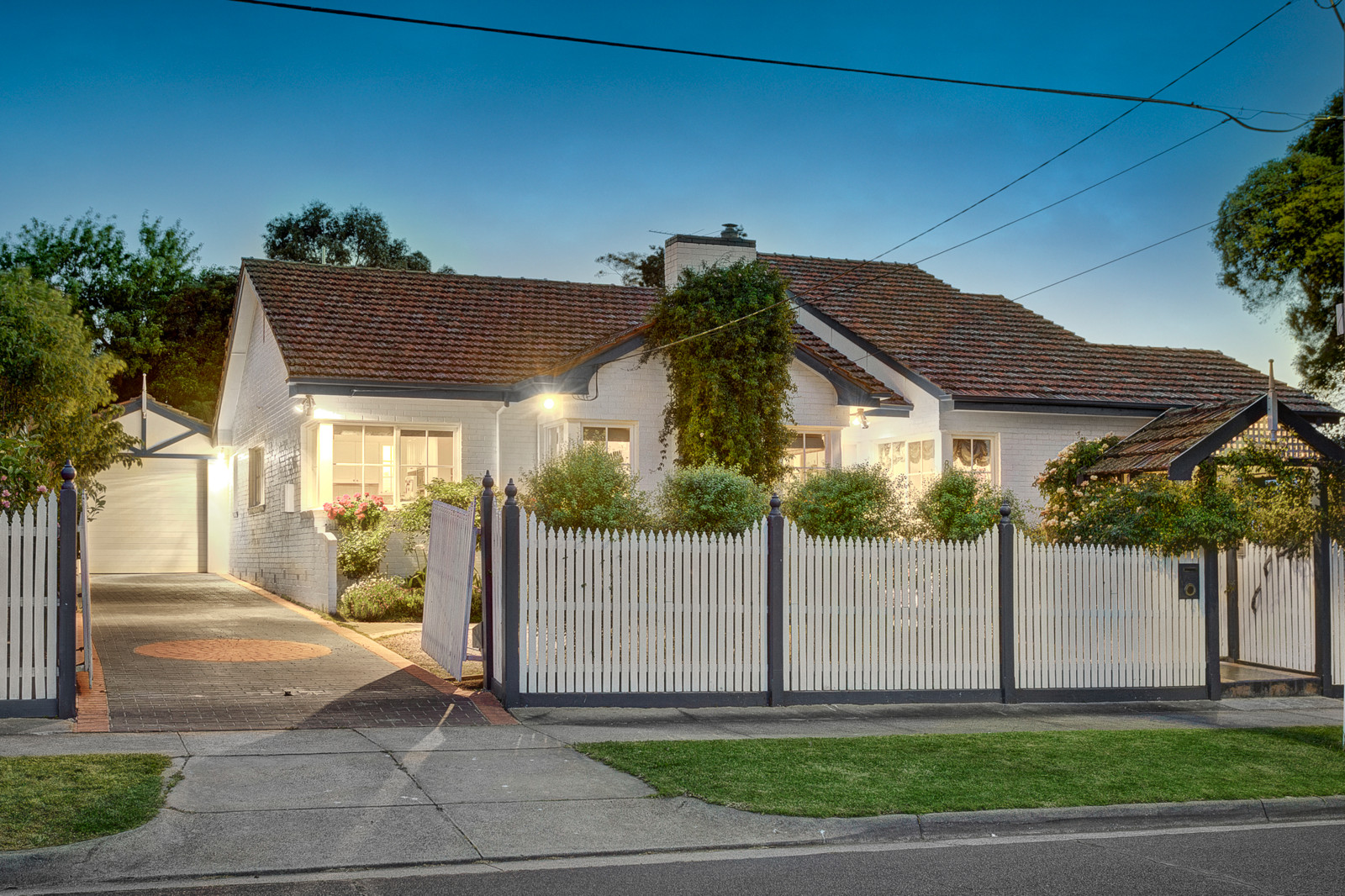 8 Holskamp Street, Mount Waverley
- Print Image 1