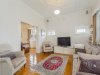 https://images.listonce.com.au/custom/l/listings/100-noble-street-newtown-vic-3220/471/00473471_img_04.jpg?7IepigOoViw