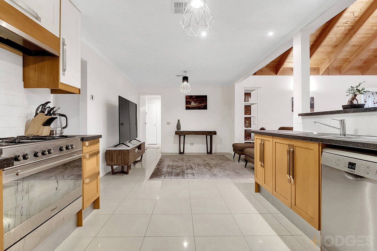 1 Daphne Close Aspendale Gardens - Residential for sale