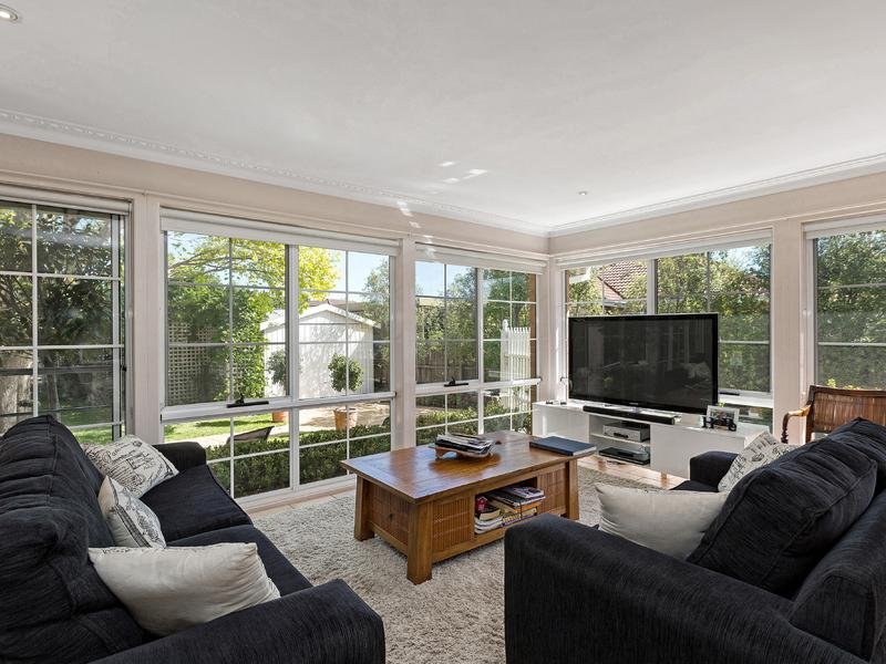 1 Drake Court AVONDALE HEIGHTS - Residential for sale