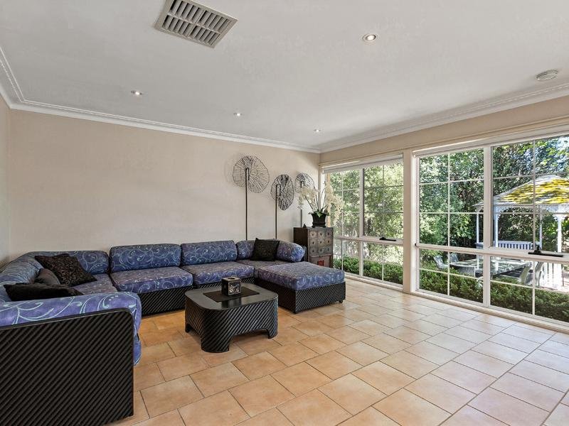 1 Drake Court AVONDALE HEIGHTS - Residential for sale