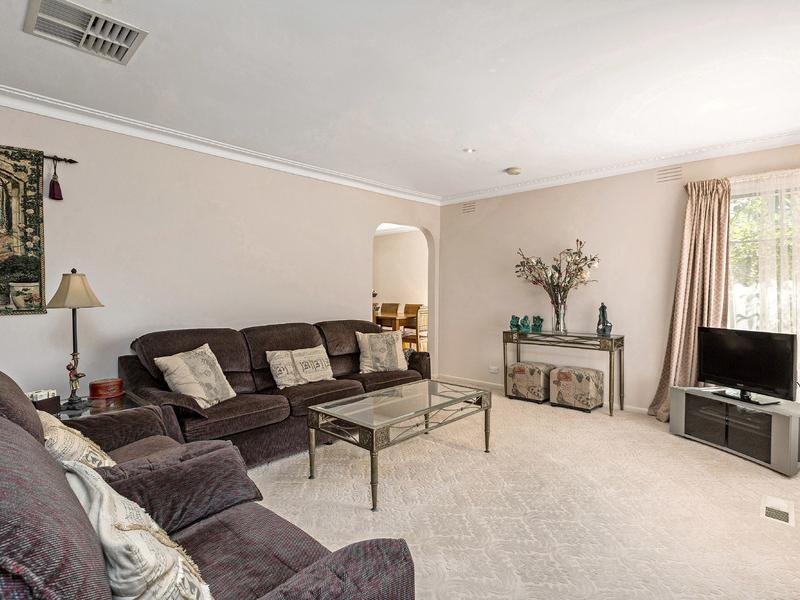1 Drake Court AVONDALE HEIGHTS - Residential for sale