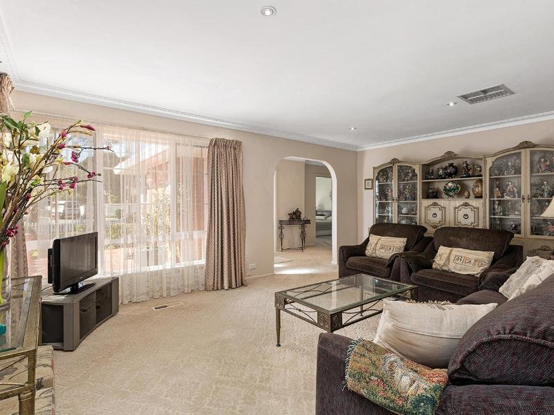 1 Drake Court AVONDALE HEIGHTS - Residential for sale
