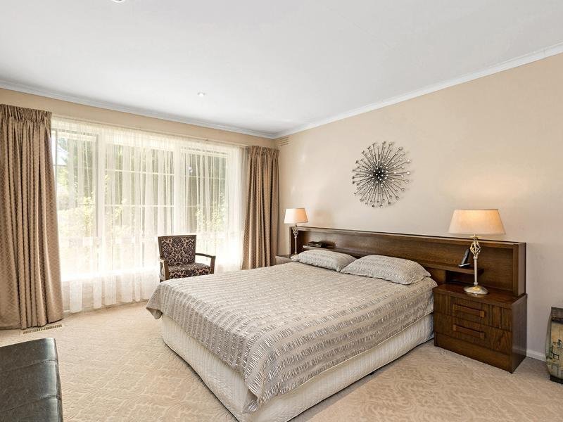 1 Drake Court AVONDALE HEIGHTS - Residential for sale
