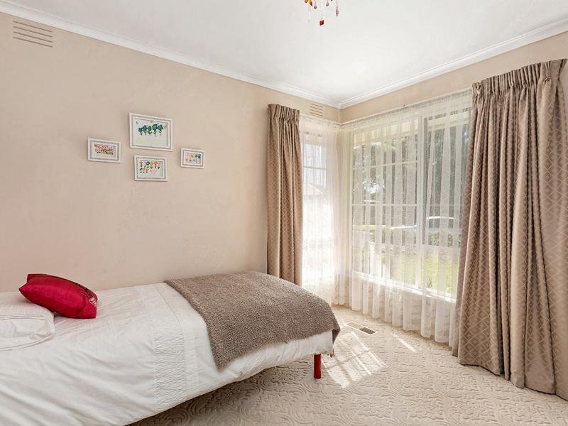 1 Drake Court AVONDALE HEIGHTS - Residential for sale