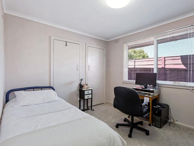 1 Drake Court AVONDALE HEIGHTS - Residential for sale