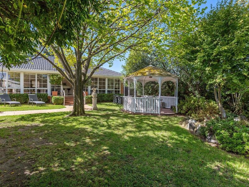 1 Drake Court AVONDALE HEIGHTS - Residential for sale