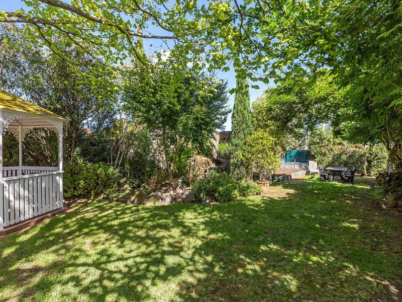 1 Drake Court AVONDALE HEIGHTS - Residential for sale