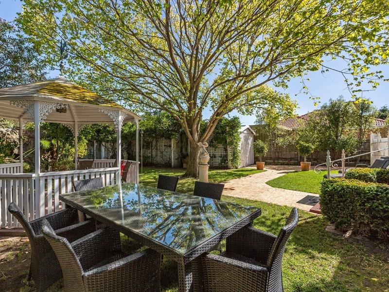 1 Drake Court AVONDALE HEIGHTS - Residential for sale
