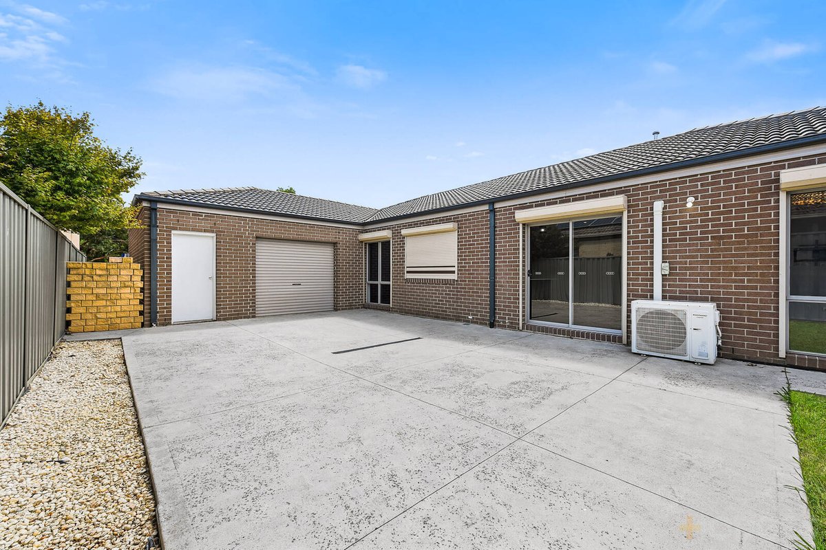 1 Pilmer Place Cranbourne East - Residential for sale