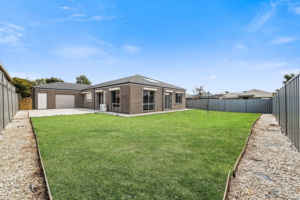 1 Pilmer Place Cranbourne East - Residential for sale