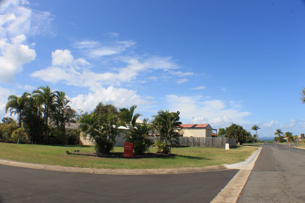 1 Seaspray Court, URANGAN QLD 4655