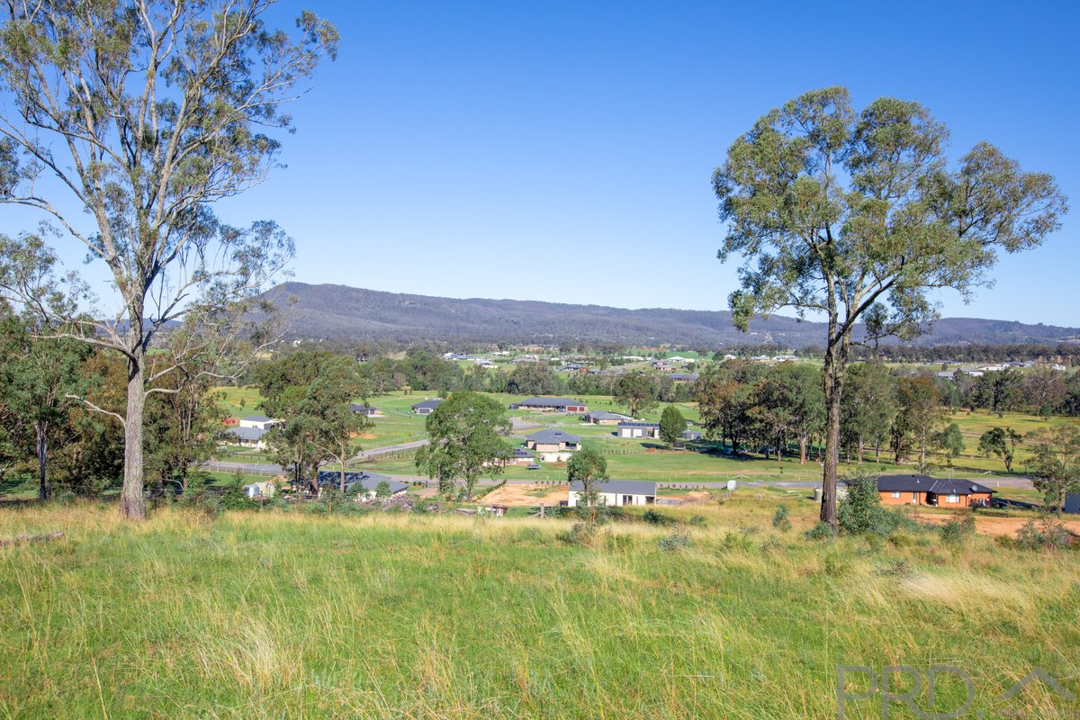 10 Banjo Place, VACY NSW 2421