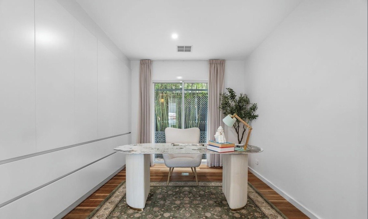10 Carlyle Street Ashwood - Residential for lease