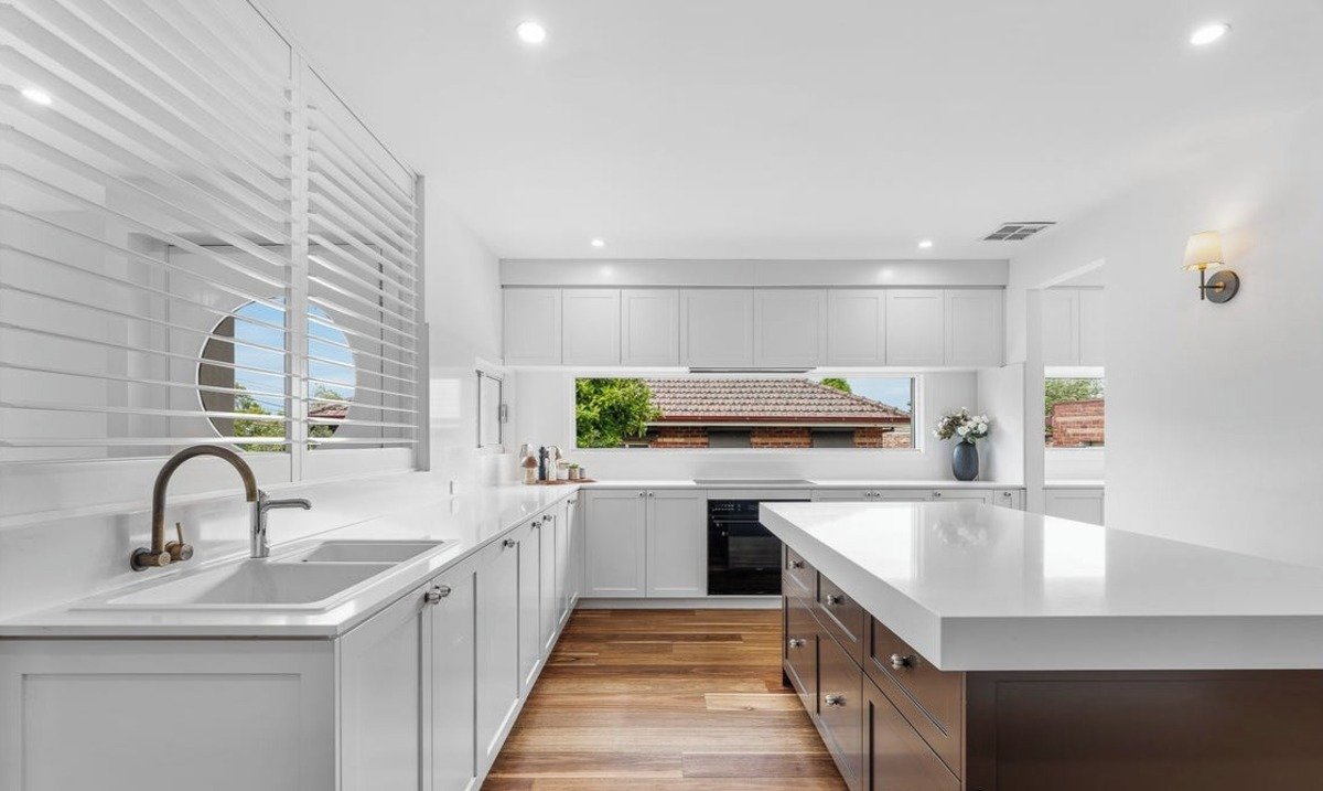 10 Carlyle Street Ashwood - Residential for lease