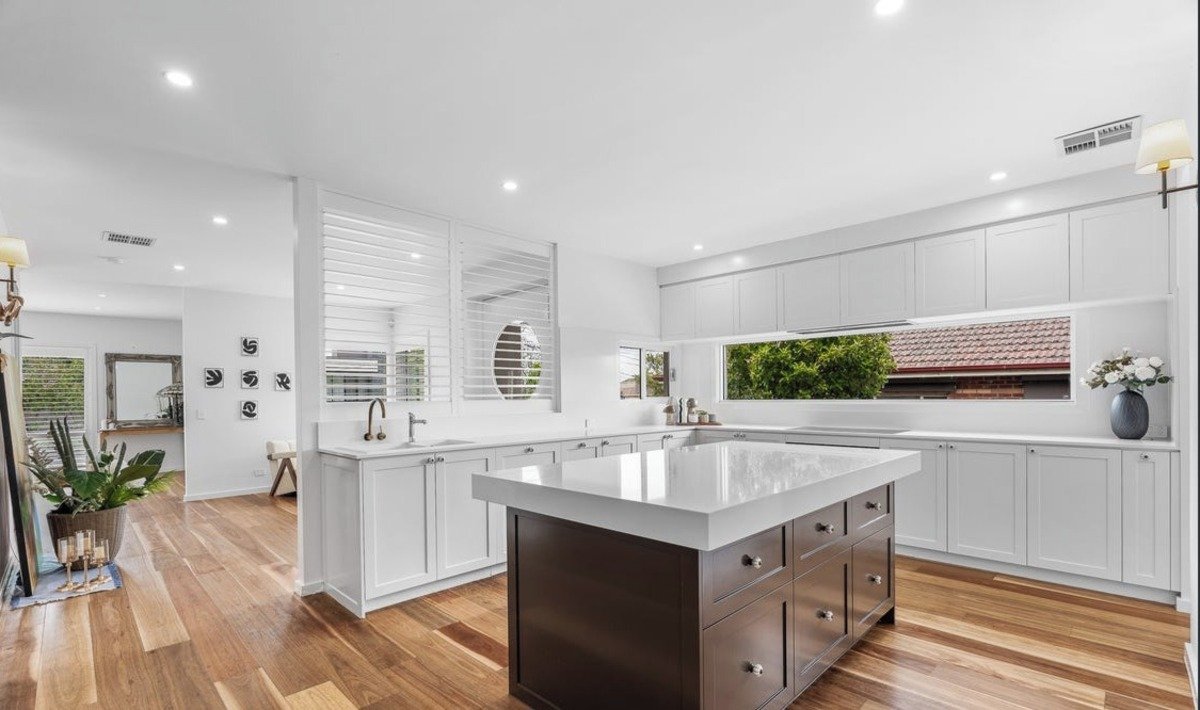 10 Carlyle Street Ashwood - Residential for lease