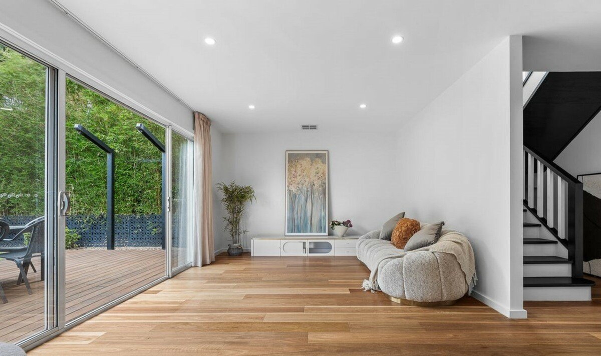 10 Carlyle Street Ashwood - Residential for lease