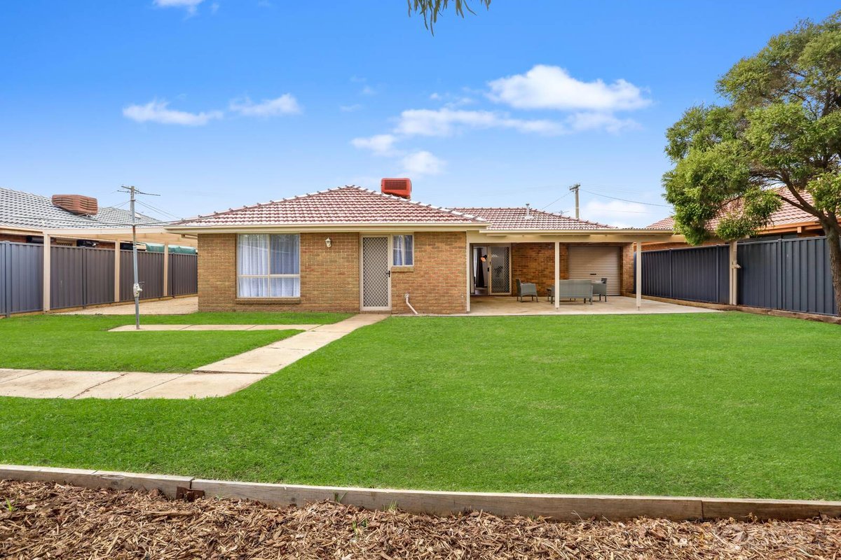 10 Coolabah Crescent Hoppers Crossing - Residential for sale