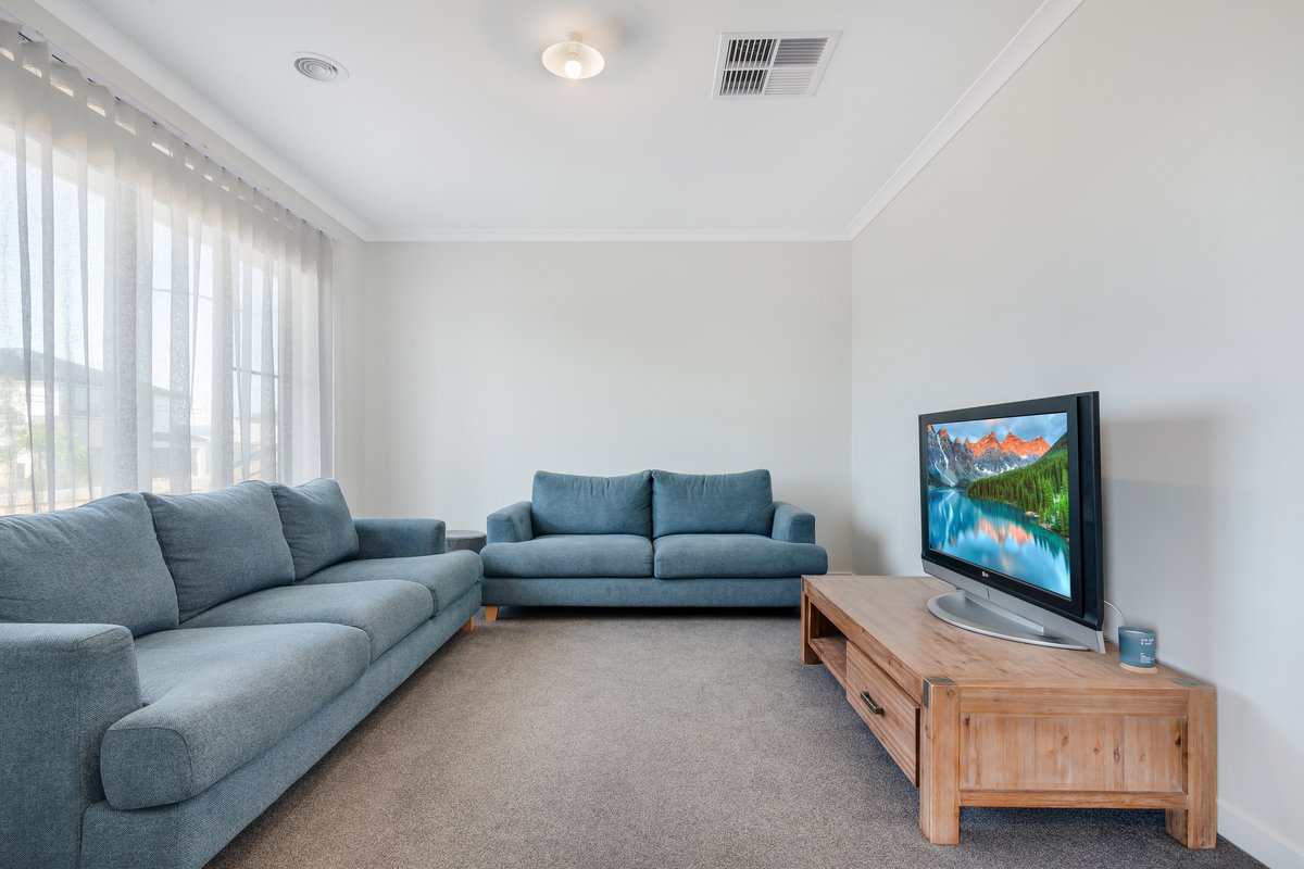 10 Lady Earl Cres  Ocean Grove - Residential for lease