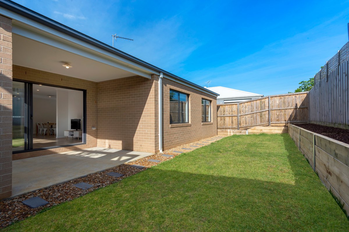 10 Lady Earl Cres  Ocean Grove - Residential for lease