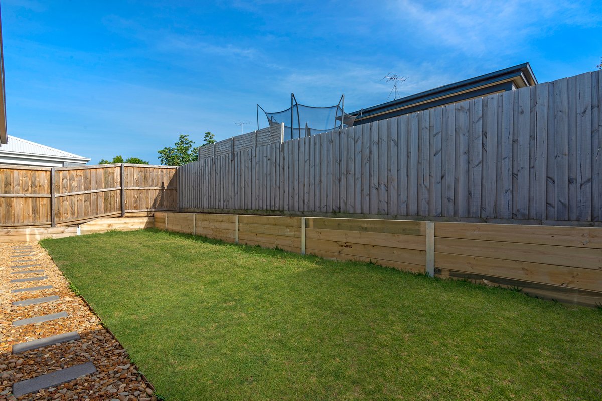 10 Lady Earl Cres  Ocean Grove - Residential for lease
