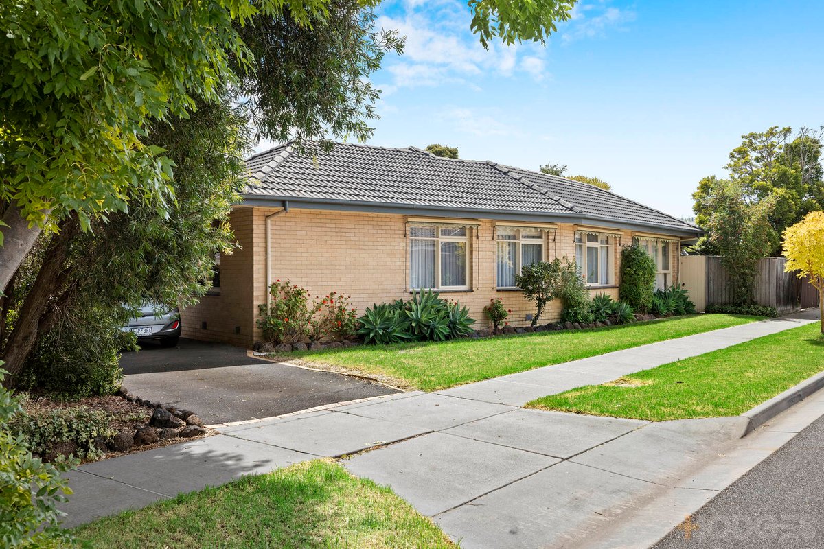 10 Sharan Avenue Mentone - Residential for sale