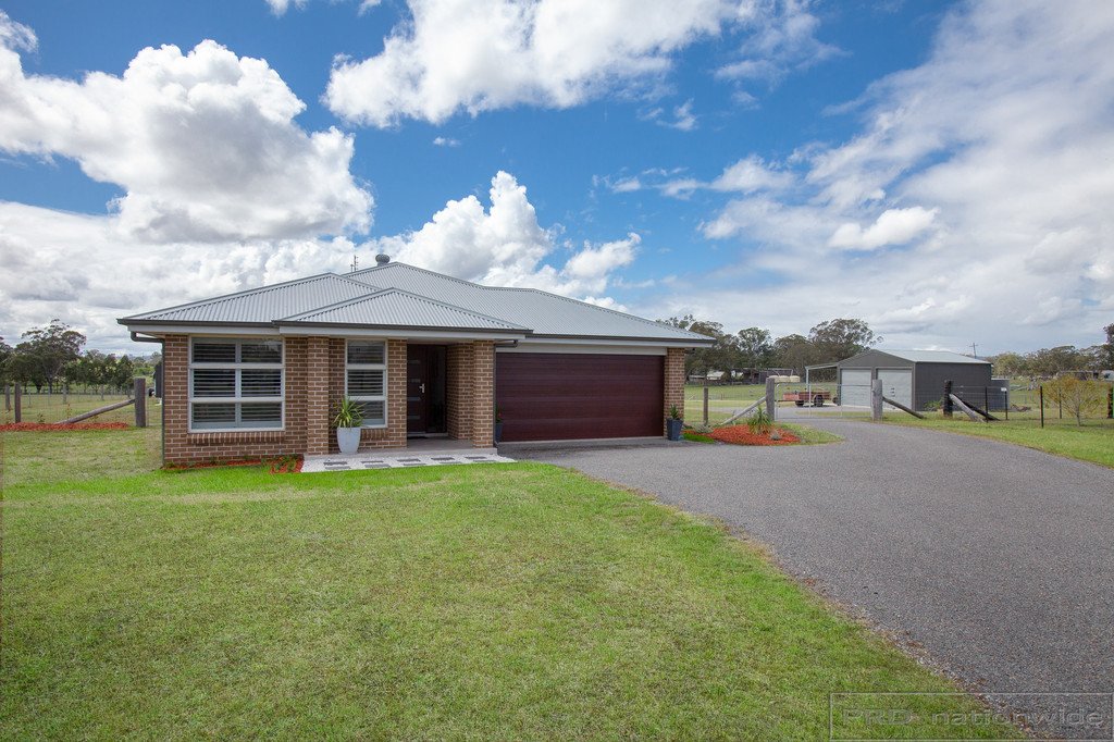 10 Tebbutt Close, VACY NSW 2421