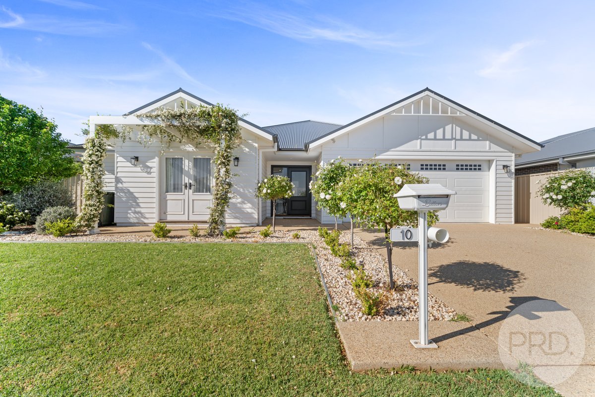 10 Wyoming Avenue, GOBBAGOMBALIN NSW 2650