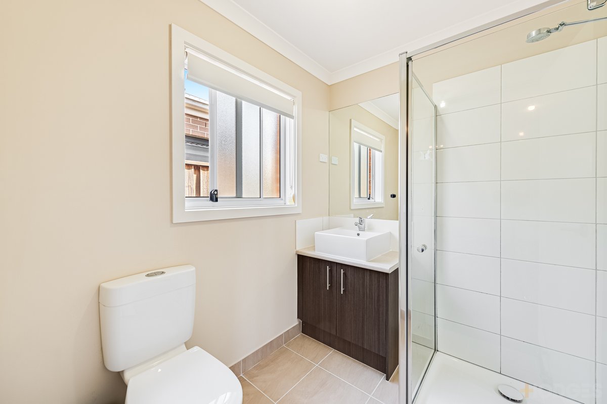 10 Yaleri Rise Werribee - Residential for sale