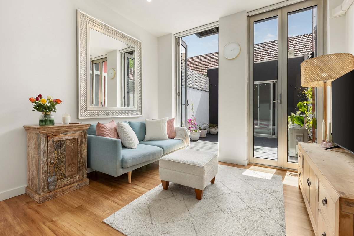 10 / 14 Fitzroy Street St Kilda - 2 bedroom property
