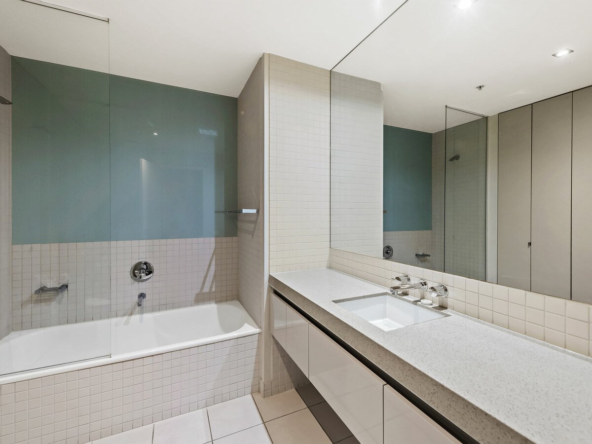 102e / 126 Rouse Street Port Melbourne - Residential for lease