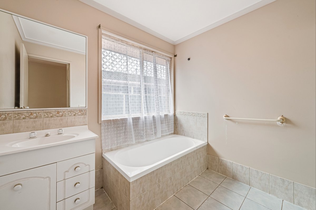 106 Rosella Avenue Werribee - Residential for sale