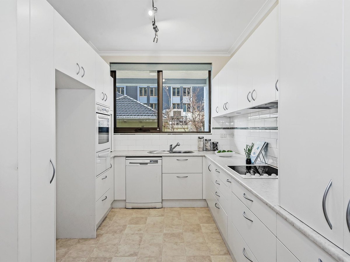 10 / 73 Queens Road MELBOURNE - Residential for sale
