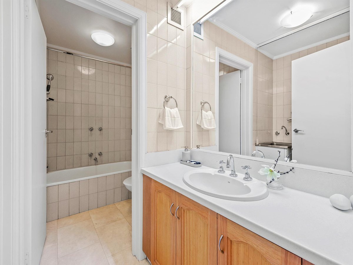 10 / 73 Queens Road MELBOURNE - Residential for sale