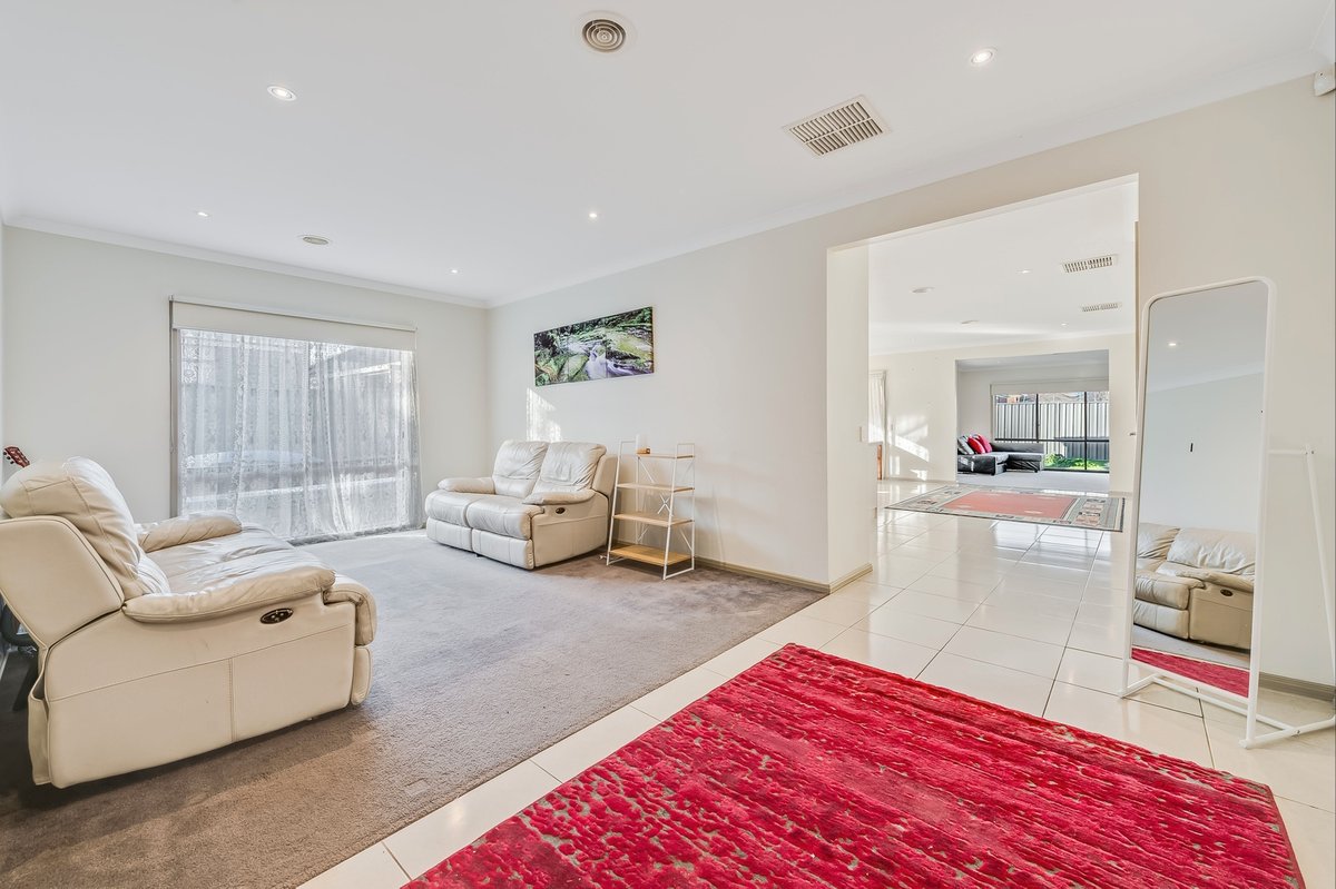 11 Ashburton Avenue Manor Lakes - Residential for sale
