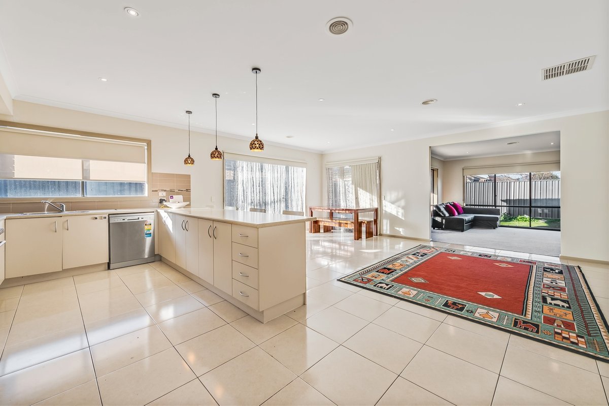 11 Ashburton Avenue Manor Lakes - Residential for sale