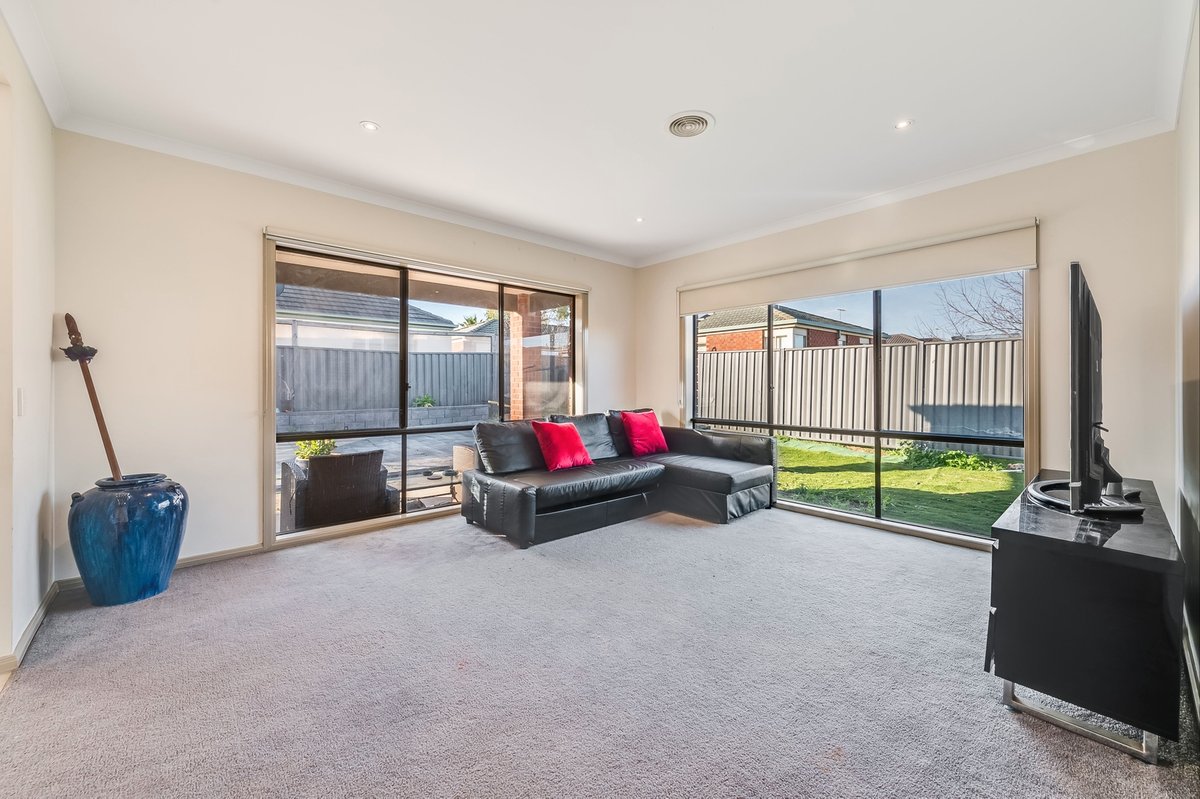 11 Ashburton Avenue Manor Lakes - Residential for sale
