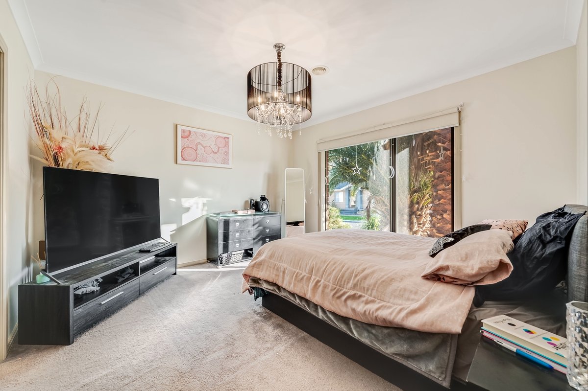 11 Ashburton Avenue Manor Lakes - Residential for sale