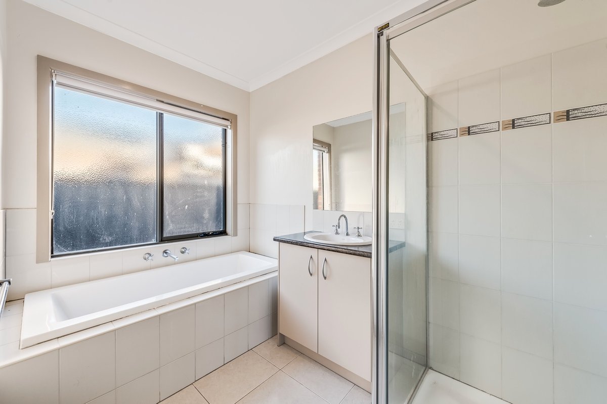 11 Ashburton Avenue Manor Lakes - Residential for sale