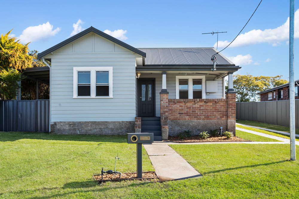 11 Christie Road, TARRO NSW 2322