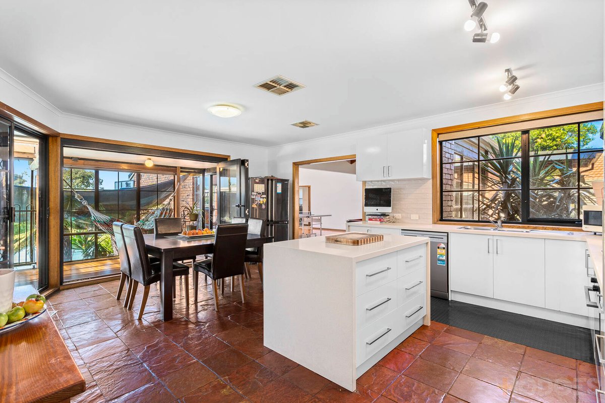 11 Eddison Close Altona Meadows - Residential for sale