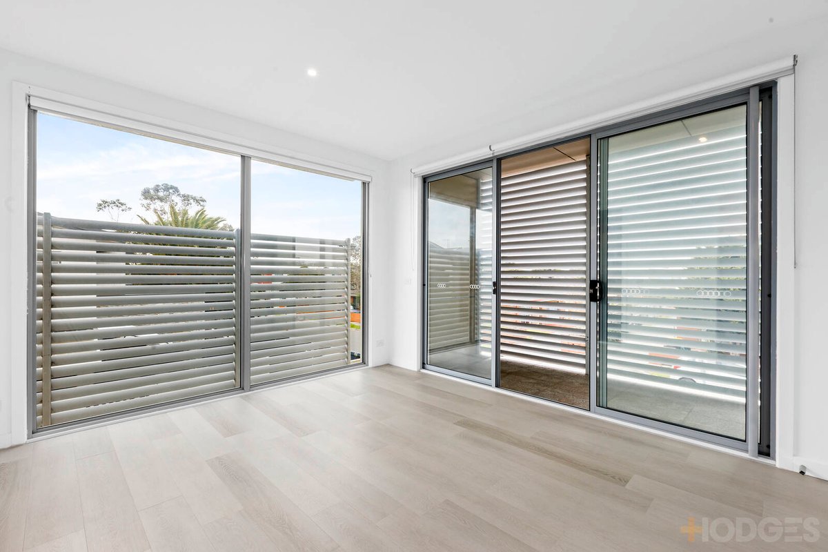 1 / 1 Embankment Grove Chelsea - Residential for sale